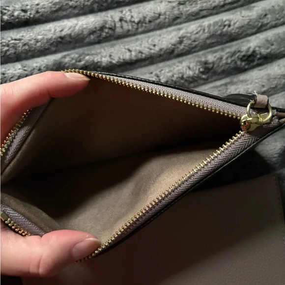 Louis Vuitton Gray and Gold Clutch - Picture 5 of 7